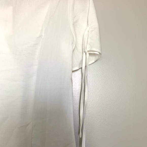 White blouse with buttons - Picture 5 of 7